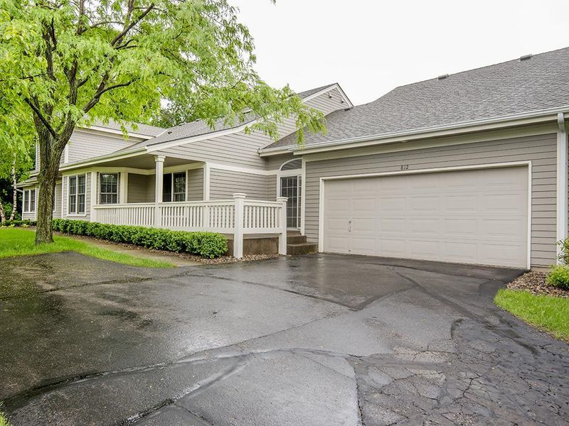 812 Ivy Ln, Eagan, MN 55123