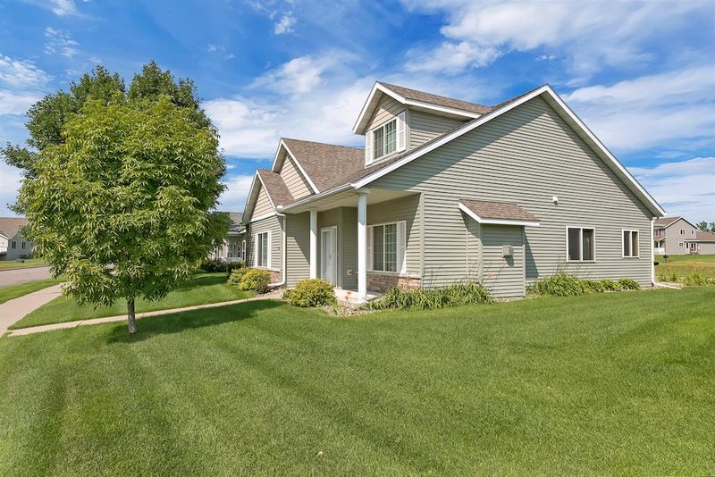 1749 Knottingham Dr, Sartell, MN 56377