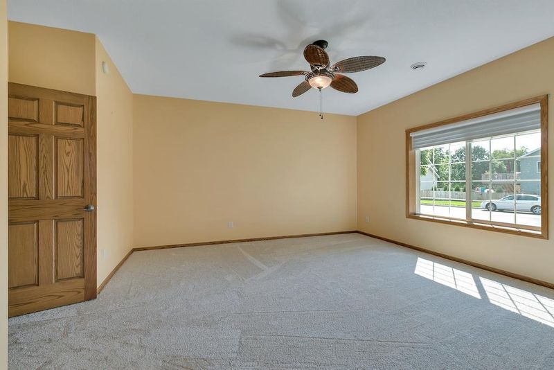 1749 Knottingham Dr, Sartell, MN 56377