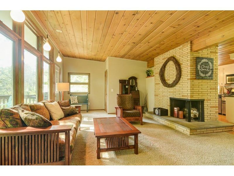 505 Woodland Dr, Burnsville, MN 55337
