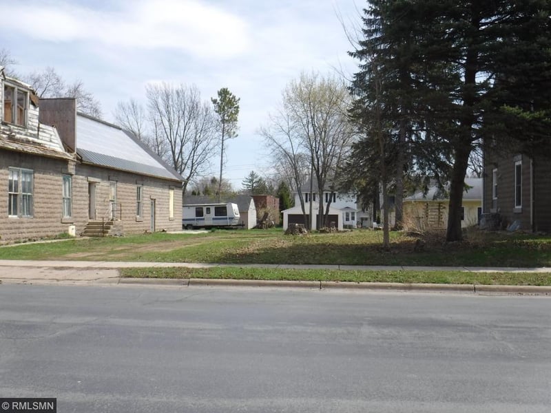 301 S Elm St, Waconia, MN 55387