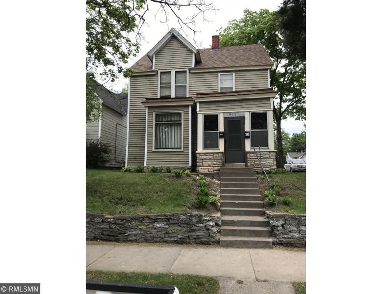 902 Thomas Ave, Saint Paul, MN 55104