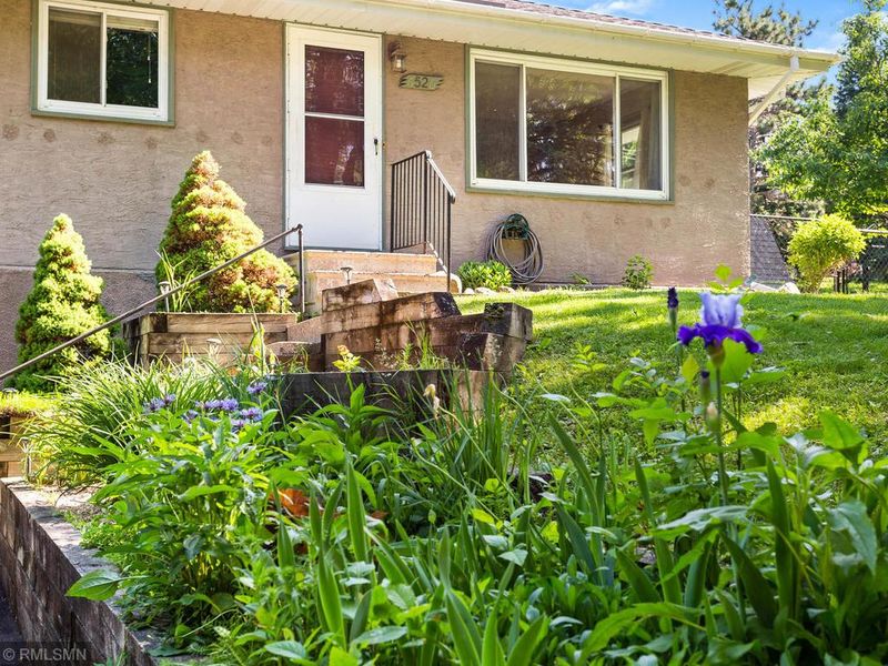 6520 2nd St N, Oakdale, MN 55128