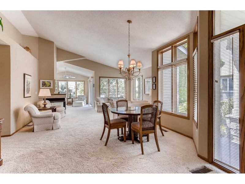 8915 Stonebrooke Trl, Woodbury, MN 55125