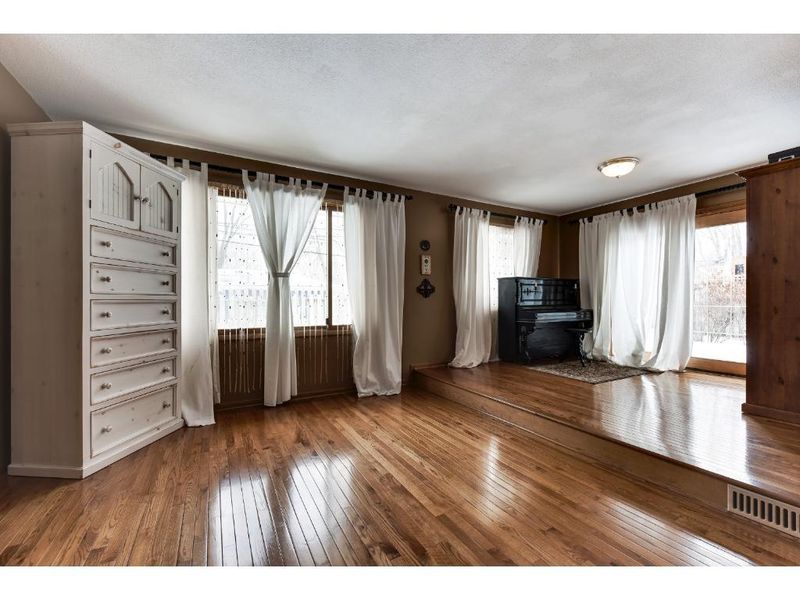 6240 Elm Tree Ave, Excelsior, MN 55331