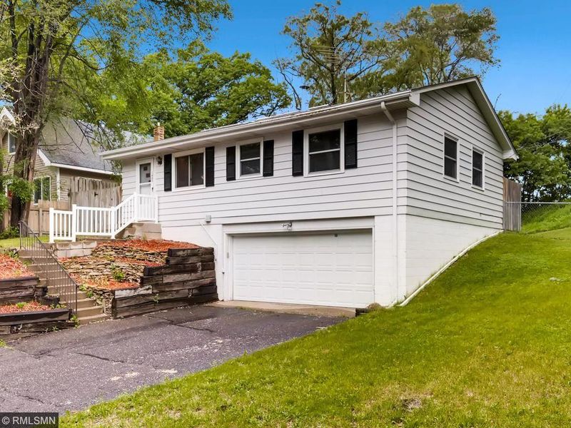 1485 Pacific St, Saint Paul, MN 55106