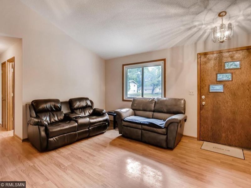 1485 Pacific St, Saint Paul, MN 55106
