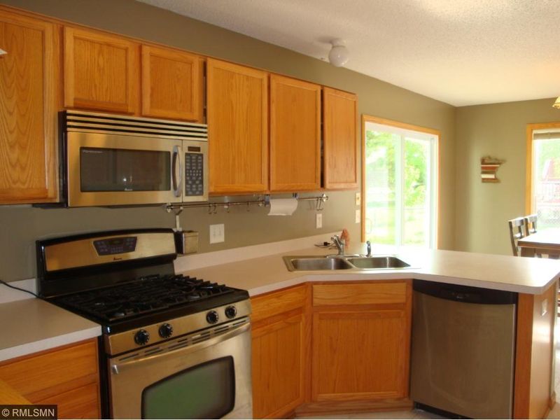 1013 Scott Ln, Belle Plaine, MN 56011