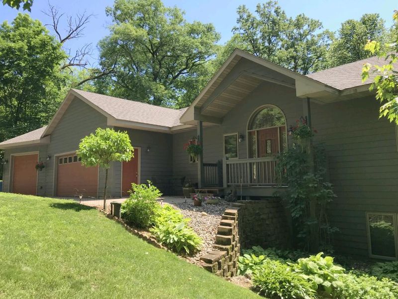 8941 Colby Ct, Northfield, MN 55057