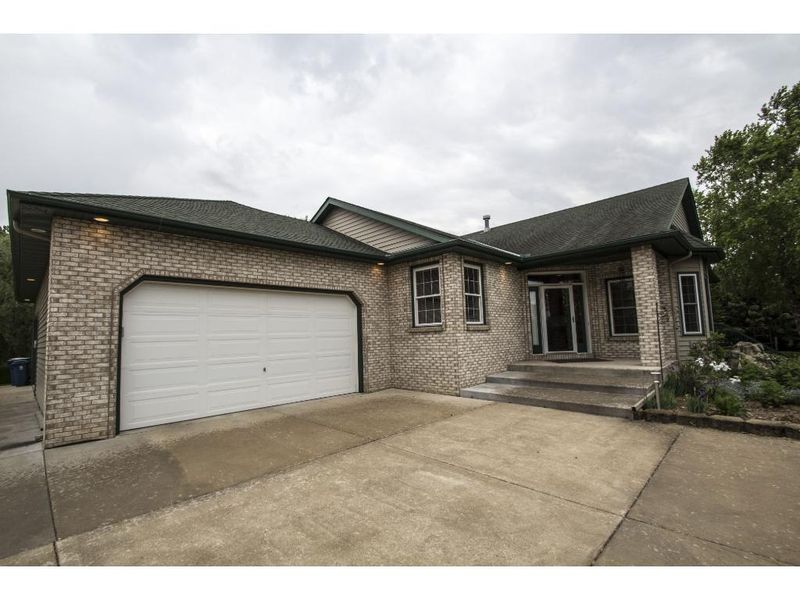 8555 27th St N, Lake Elmo, MN 55042