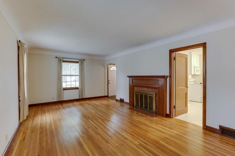 1750 Eustis St, Lauderdale, MN 55113
