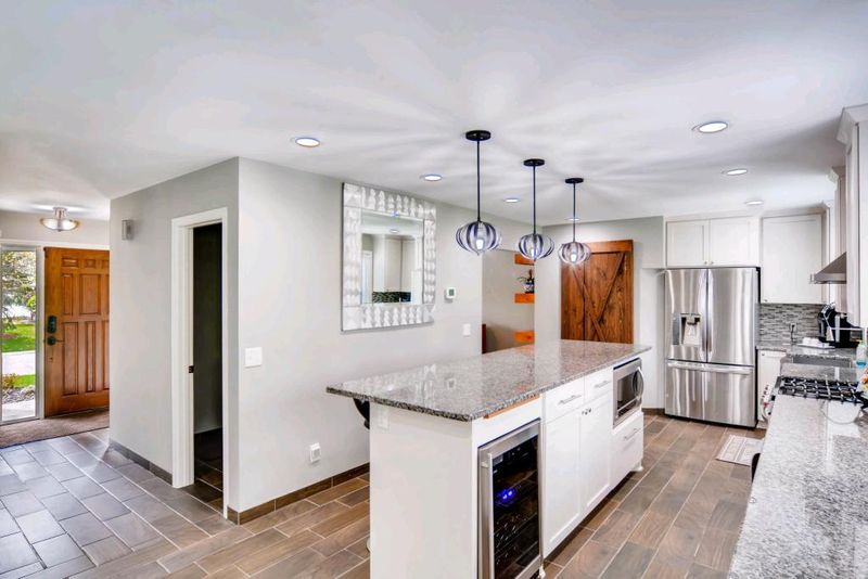 15725 Highview Dr, Apple Valley, MN 55124