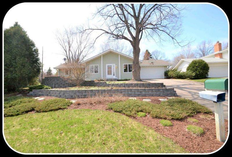 4089 Brigadoon Dr, Shoreview, MN 55126