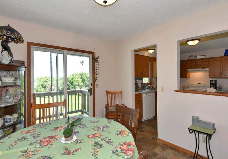 6772 Sandlewood Rd, Woodbury, MN 55125