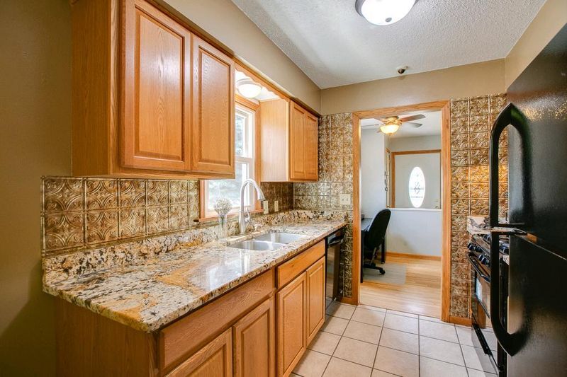 7170 Clay Ave, Inver Grove Heights, MN 55076
