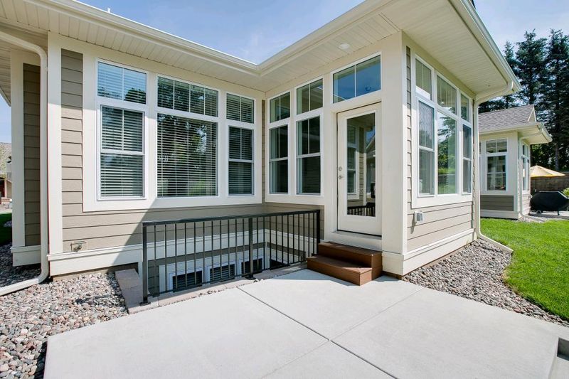 1117 Parkview Ct, Victoria, MN 55386