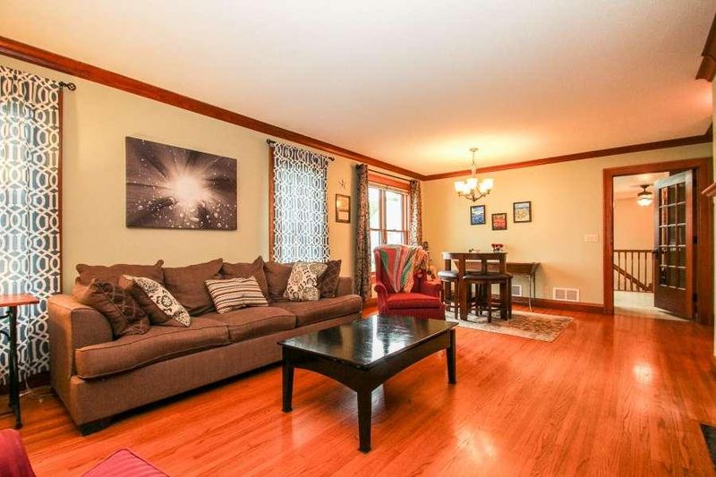 180 Annapolis St E, West Saint Paul, MN 55118