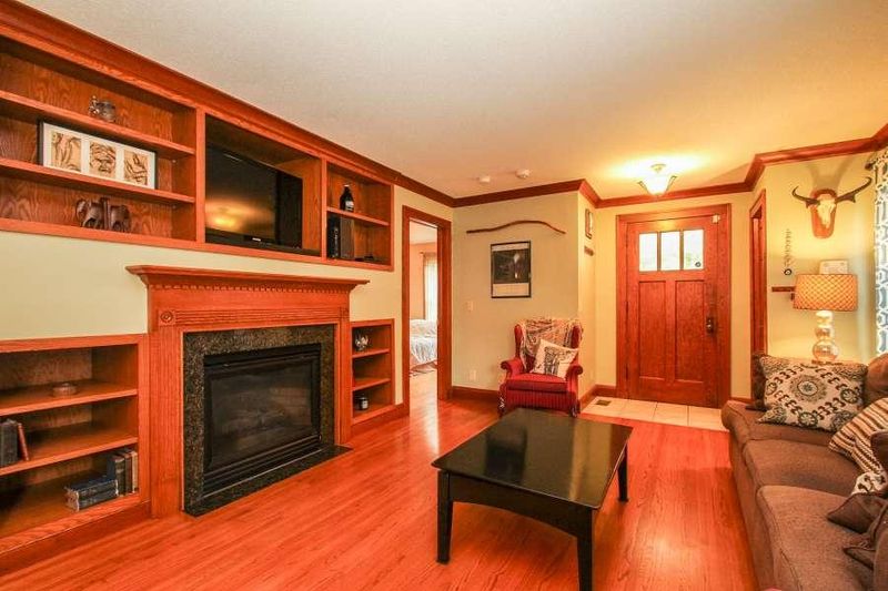 180 Annapolis St E, West Saint Paul, MN 55118
