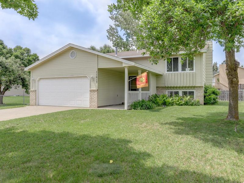 11613 Nevada Ln, Champlin, MN 55316