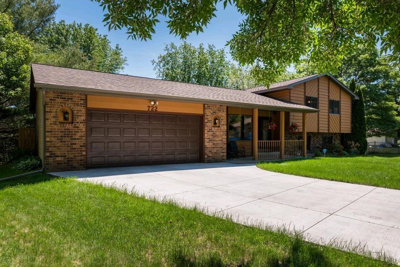 722 116th Ln NE, Blaine, MN 55434