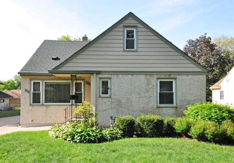 2102 Scenic Pl, Saint Paul, MN 55119