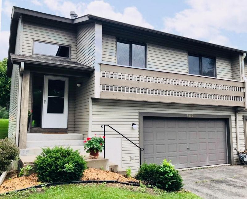 7225 Woodstock Curve, Bloomington, MN 55438