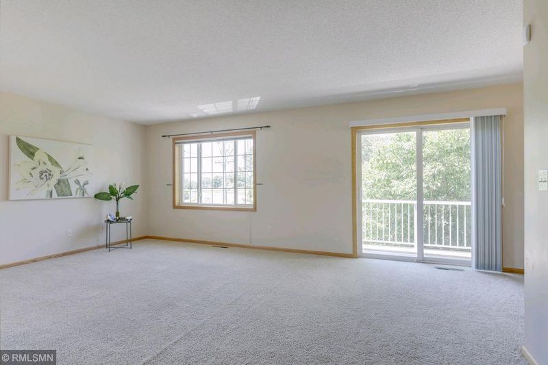 1555 E County Road D #A, Maplewood, MN 55109