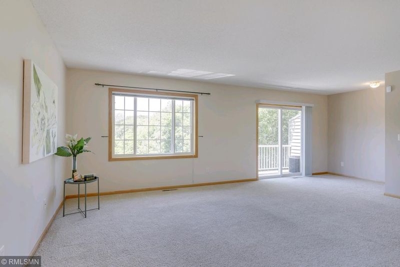 1555 E County Road D #A, Maplewood, MN 55109