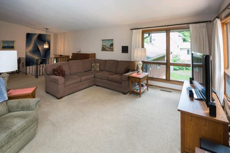 2972 Vanderbie St, Little Canada, MN 55117