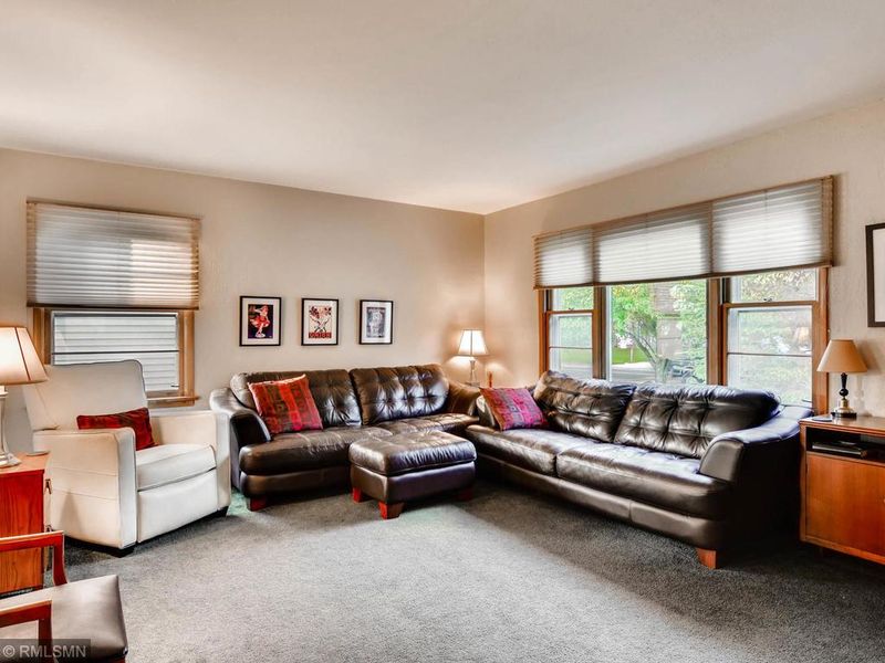 793 Mcknight Rd N, Saint Paul, MN 55119