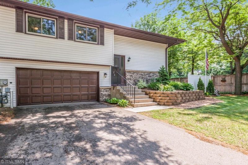 10774 Cavell Rd, Bloomington, MN 55438