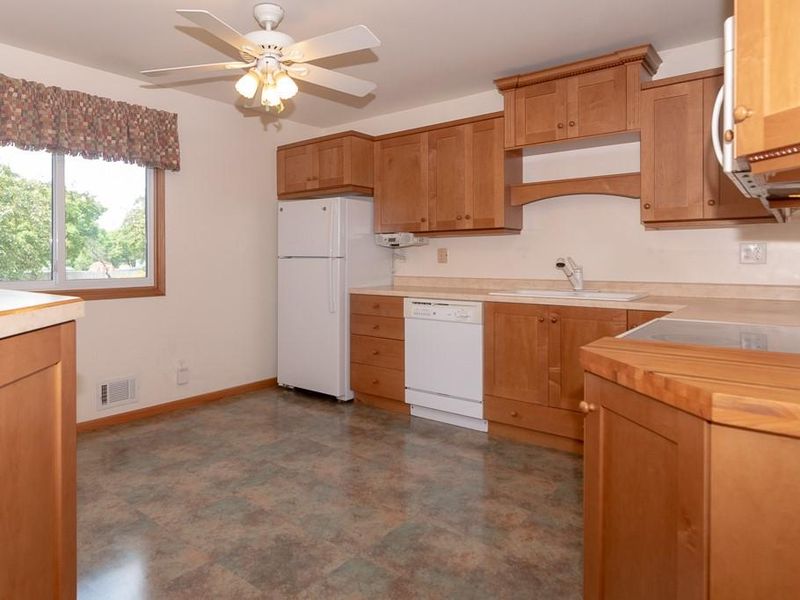 3106 Boone Ave N, New Hope, MN 55427