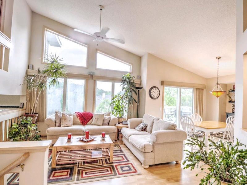 637 Hillside Dr, Eagan, MN 55121