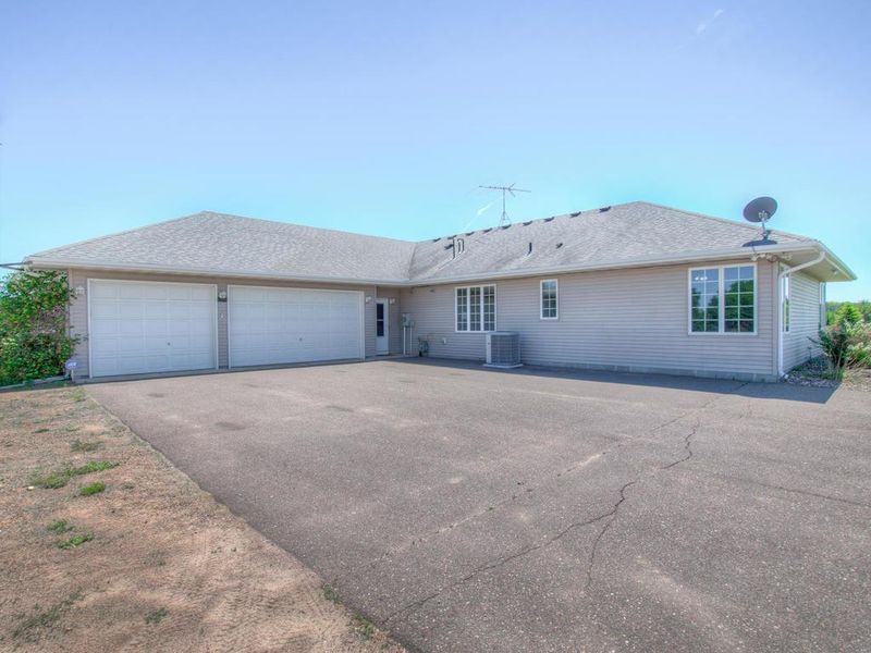 12616 410th St, North Branch, MN 55056
