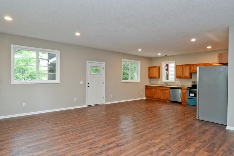 910 6th St E, Saint Paul, MN 55106
