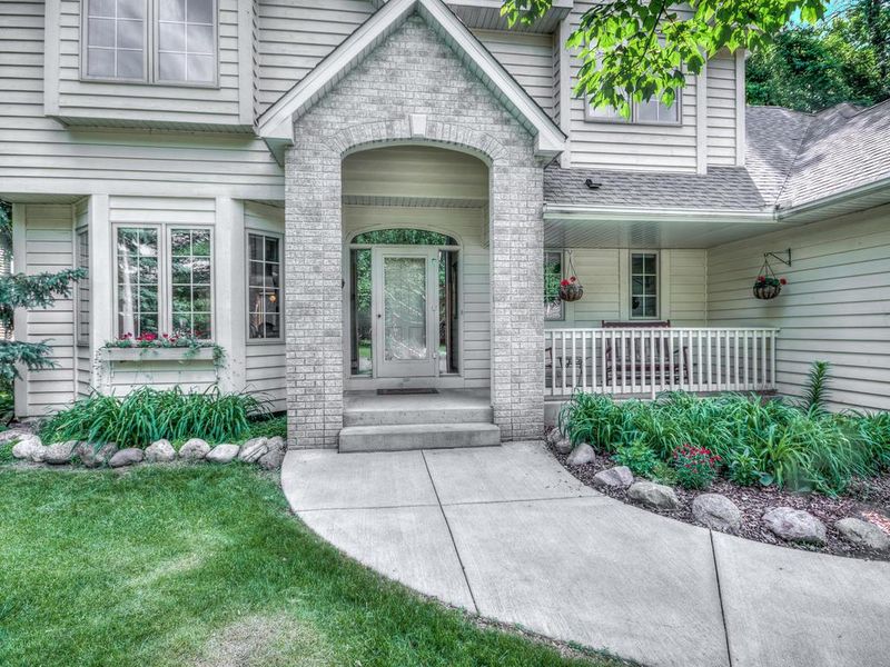 5758 River Oak Dr, Savage, MN 55378