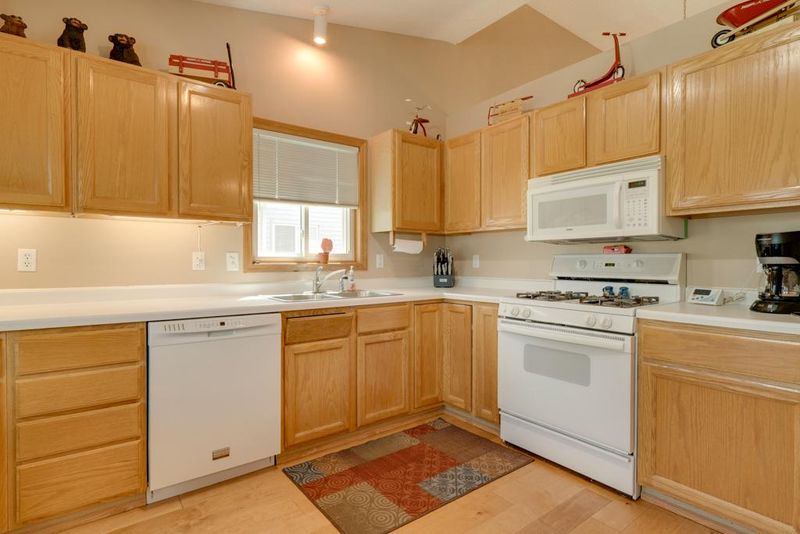 4486 Helena Rd N, Oakdale, MN 55128