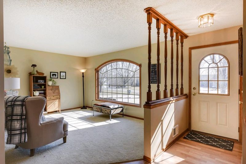 640 Providence Ct, Chaska, MN 55318