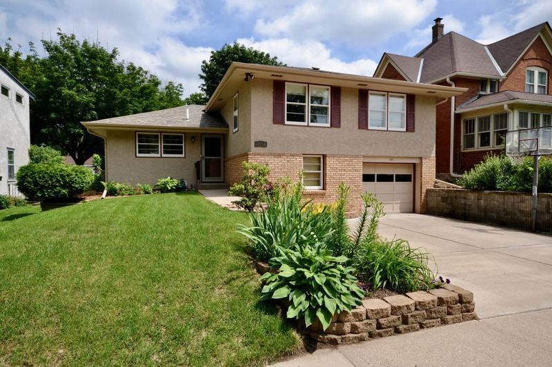1302 Folsom St, Saint Paul, MN 55117