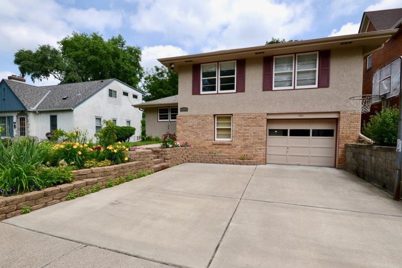 1302 Folsom St, Saint Paul, MN 55117