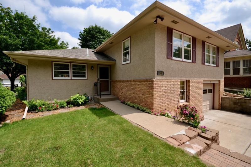 1302 Folsom St, Saint Paul, MN 55117