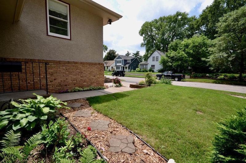 1302 Folsom St, Saint Paul, MN 55117