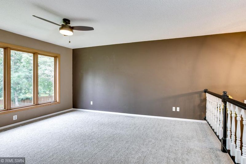 15580 Hallmark Ct, Apple Valley, MN 55124