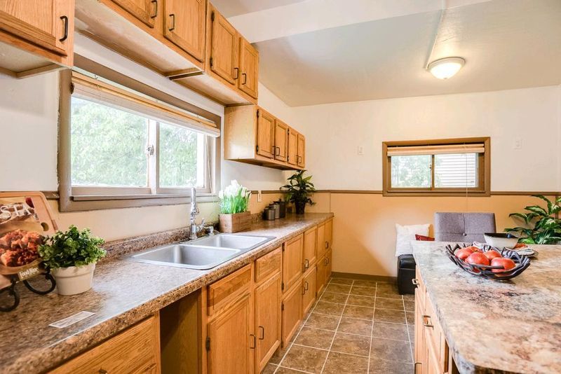 71 Geranium Ave W, Saint Paul, MN 55117
