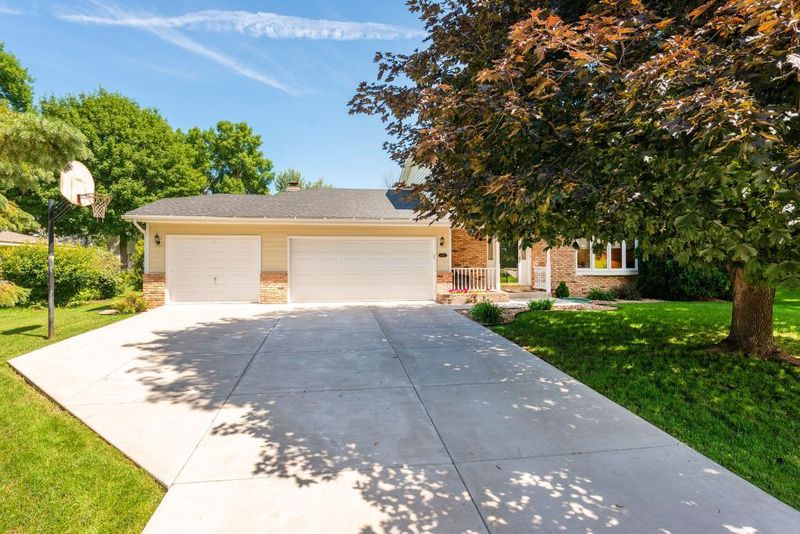 1555 Mcclung Dr, Arden Hills, MN 55112