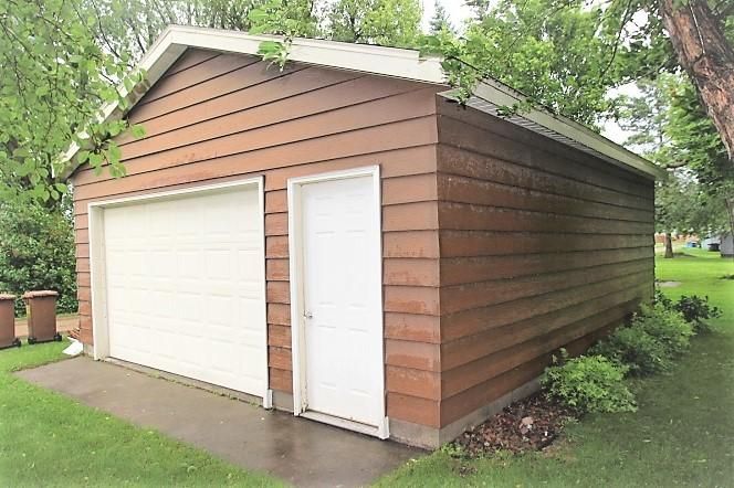 20 4th Ave SW, Melrose, MN 56352
