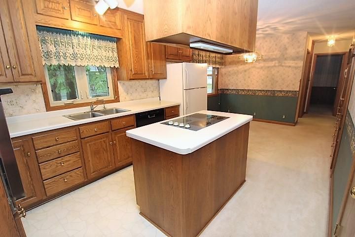 20 4th Ave SW, Melrose, MN 56352