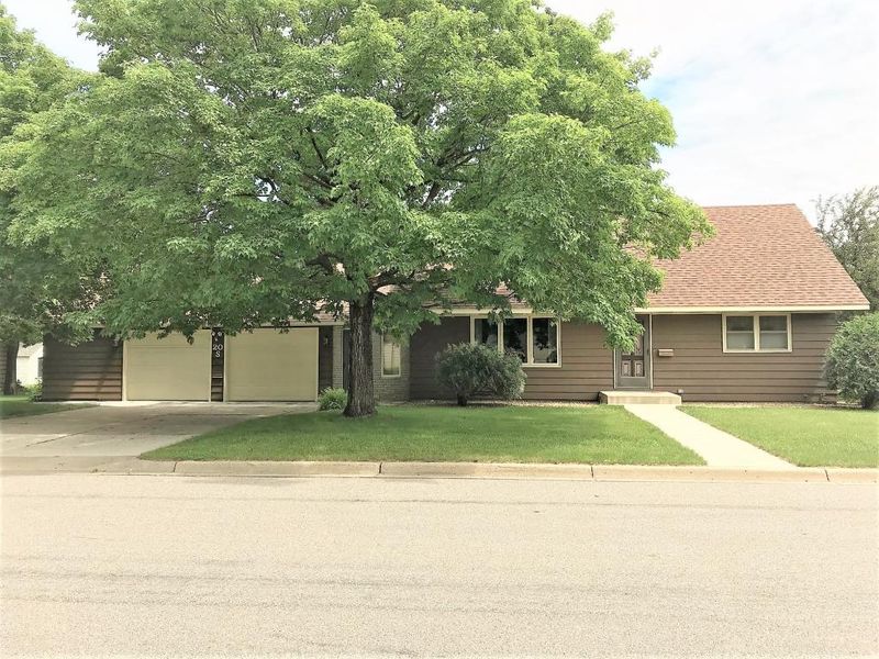 20 4th Ave SW, Melrose, MN 56352