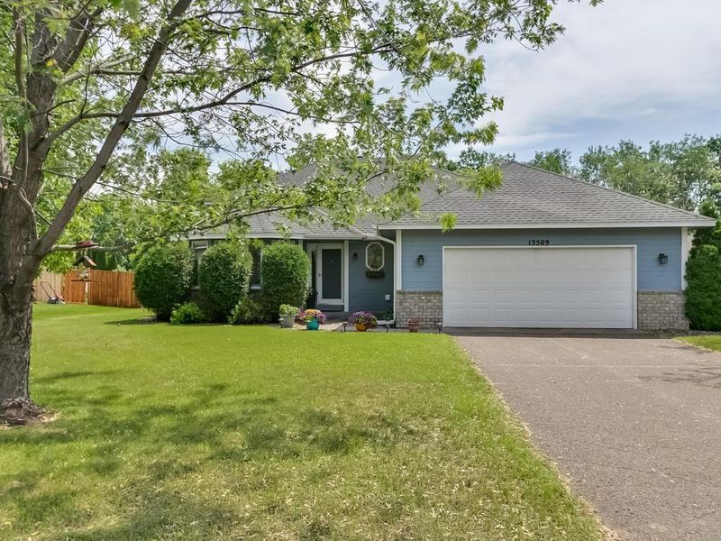 13509 Hidden Creek Dr, Andover, MN 55304