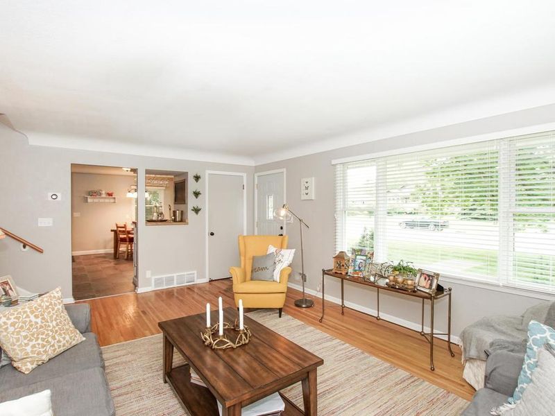 1304 Bidwell St, West Saint Paul, MN 55118